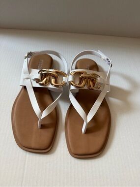 Fitory White Thong Sandals with Gold Chain Accent New in Box Sz 8 summer beach